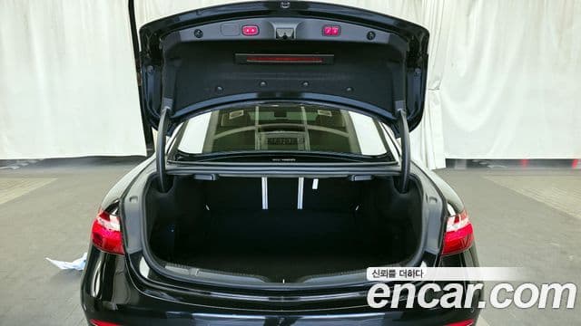 Mercedes-Benz E-Class 2019 — ფოტო 20/20