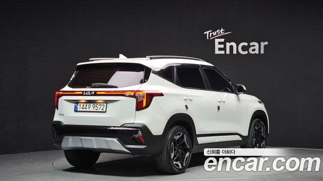 Kia Seltos 2023 — ფოტო 2/20