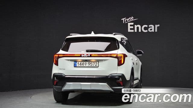 Kia Seltos 2023 — ფოტო 4/20