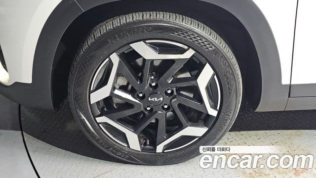 Kia Seltos 2023 — ფოტო 5/20