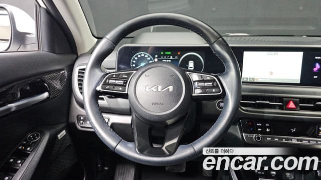 Kia Seltos 2023 — фото 11 из 20