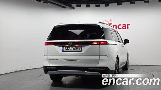 Kia Carnival 2021 — Фото 4/20