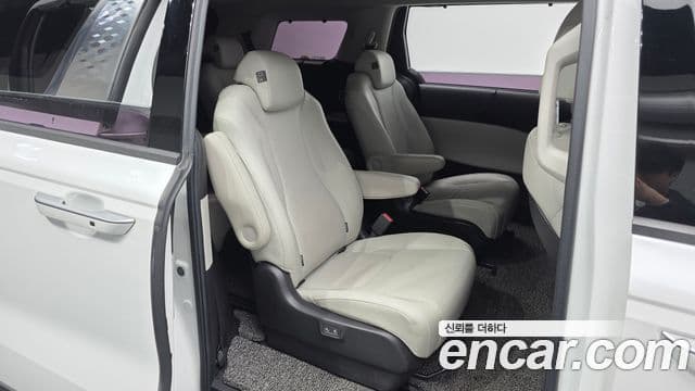 Kia Carnival 2021 — Фото 12/20
