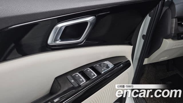 Kia Carnival 2021 — Фото 16/20