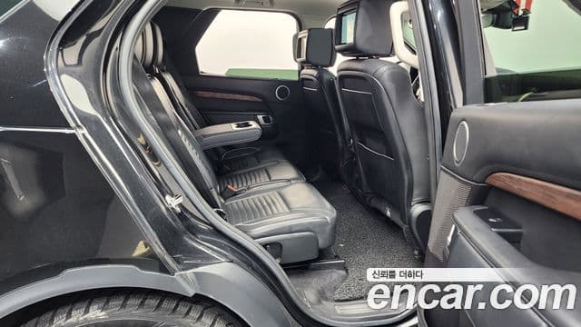 Land Rover Discovery 5 2019 — Şəkil 12/20