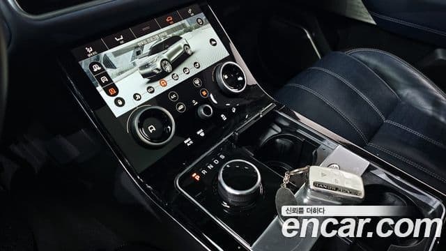 Land Rover Range Rover Velar 2018 — ფოტო 8/20