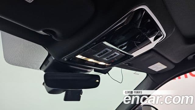 Land Rover Range Rover Velar 2018 — ფოტო 16/20