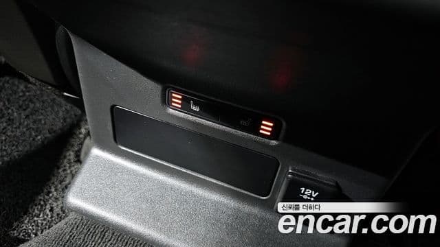 Land Rover Range Rover Velar 2018 — ფოტო 18/20