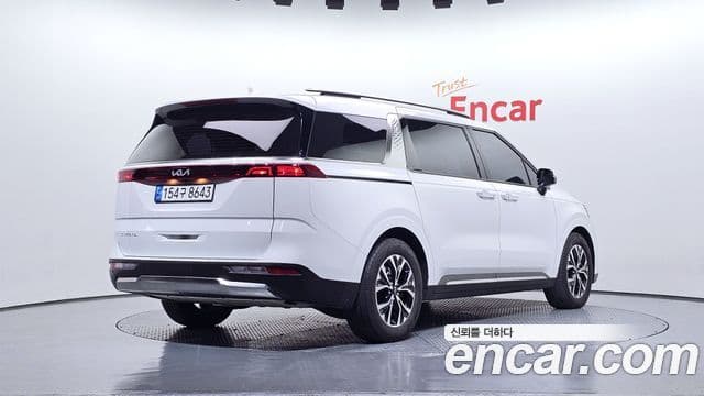 Kia Carnival 2023 — ფოტო 2/20