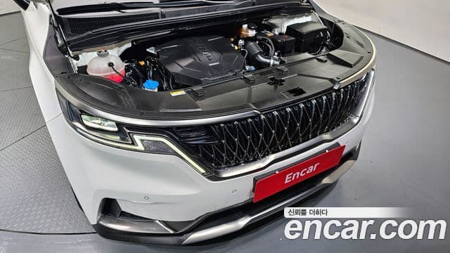 Kia Carnival 2023 — ფოტო 6/20
