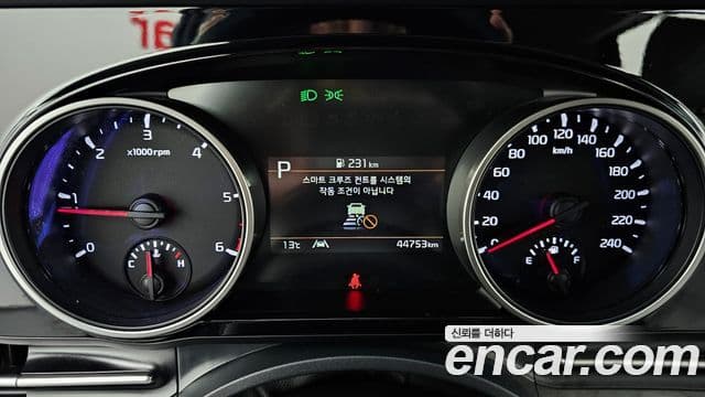 Kia Carnival 2023 — ფოტო 8/20