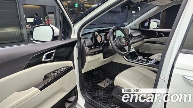 Kia Carnival 2023 — ფოტო 11/20