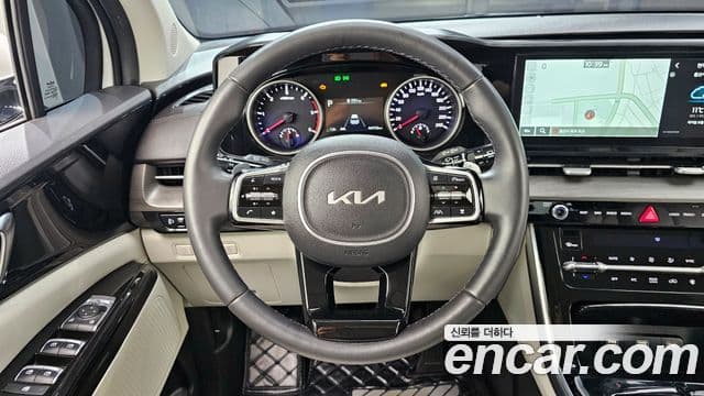 Kia Carnival 2023 — ფოტო 13/20