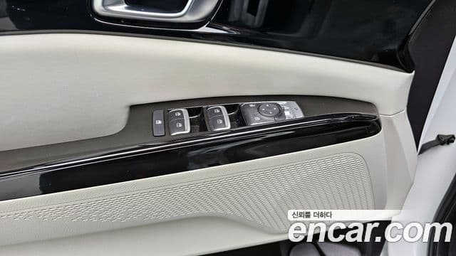 Kia Carnival 2023 — ფოტო 17/20