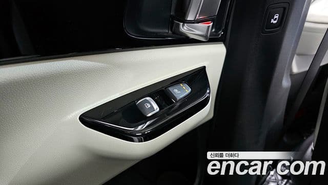 Kia Carnival 2023 — ფოტო 18/20