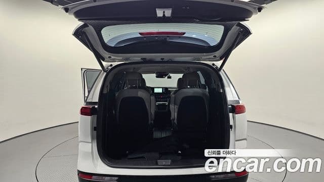Kia Carnival 2023 — ფოტო 20/20