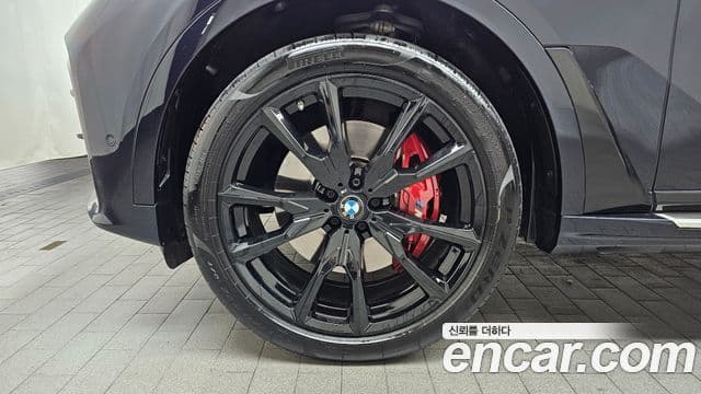 BMW X7 2022 — ფოტო 5/20