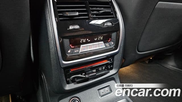 BMW X7 2022 — фото 18 из 20