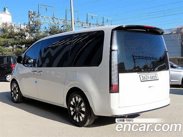 Hyundai Staria 2024 — Фото 1/20