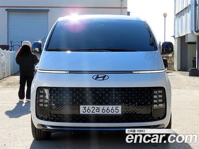 Hyundai Staria 2024 — Фото 2/20