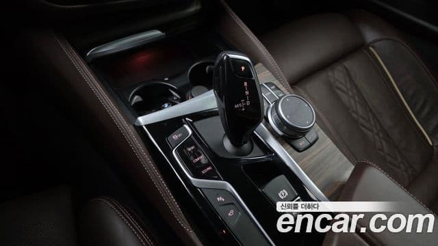 BMW 5 Series 2020 — Şəkil 9/20