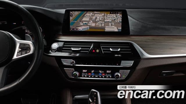 BMW 5 Series 2020 — Şəkil 14/20