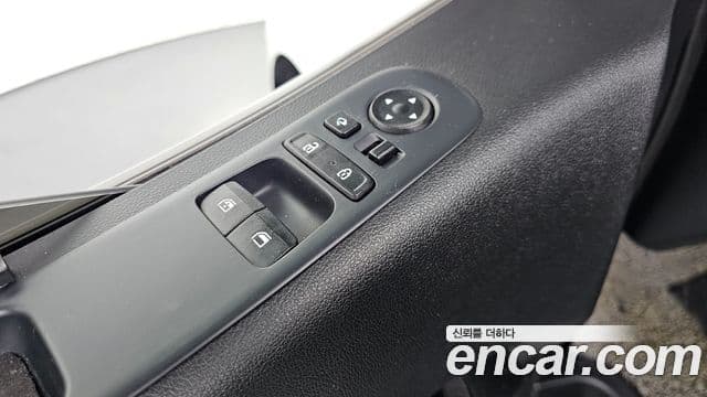 Hyundai Staria 2021 — Фото 17/20