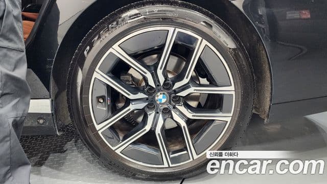 BMW 7 Series 2023 — ფოტო 5/20