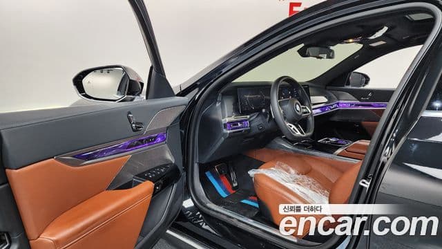 BMW 7 Series 2023 — ფოტო 10/20