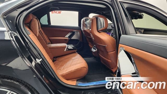 BMW 7 Series 2023 — ფოტო 12/20