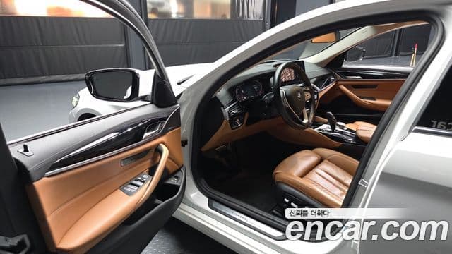 BMW 5 Series 2022 — Фото 10/20