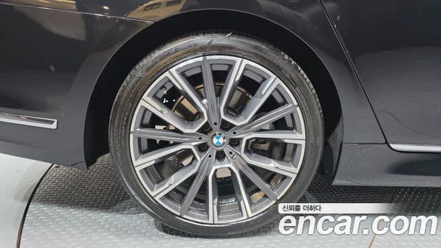 BMW 7 Series 2021 — ფოტო 5/20