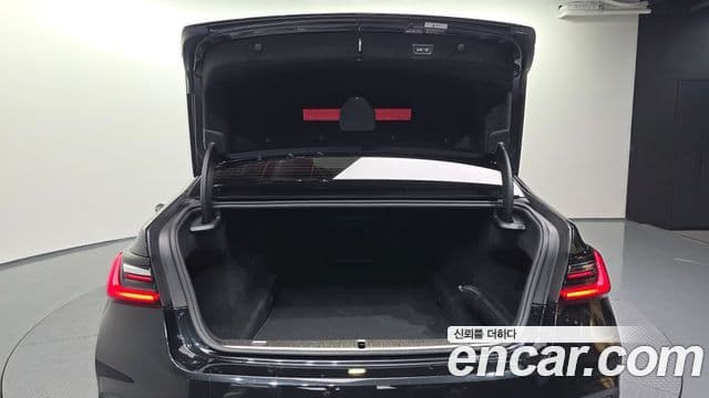 BMW 7 Series 2021 — ფოტო 20/20