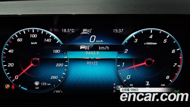 Mercedes-Benz GLB-Class 2021 — ფოტო 8/20