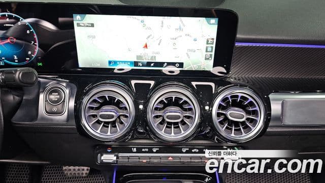 Mercedes-Benz GLB-Class 2021 — ფოტო 14/20