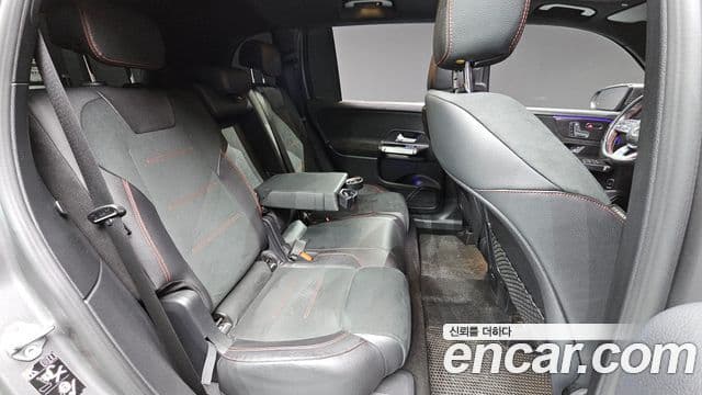Mercedes-Benz GLB-Class 2021 — ფოტო 18/20