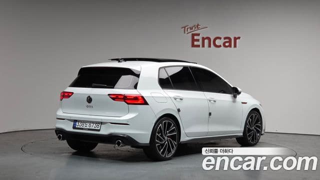 Volkswagen Golf 2023 — ფოტო 2/20