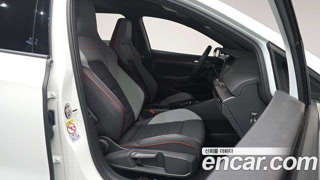Volkswagen Golf 2023 — фото 10 из 20