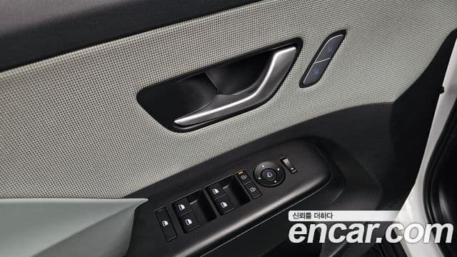 Hyundai Kona 2023 — Фото 17/20