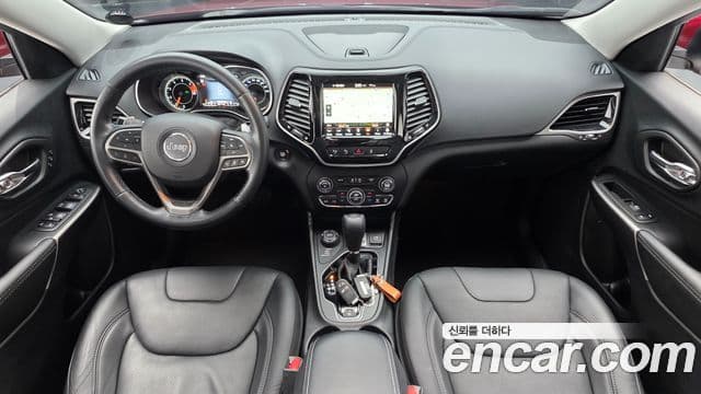 Jeep Cherokee 2020 — ფოტო 7/20