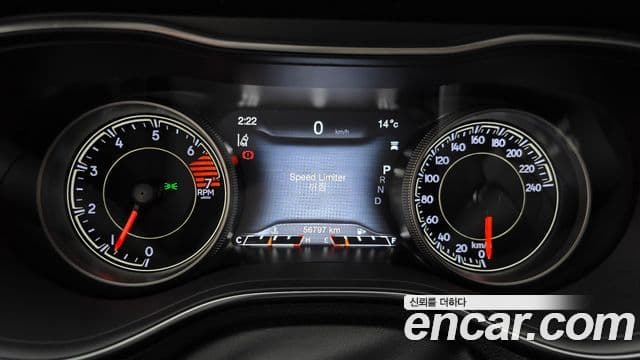 Jeep Cherokee 2020 — ფოტო 8/20