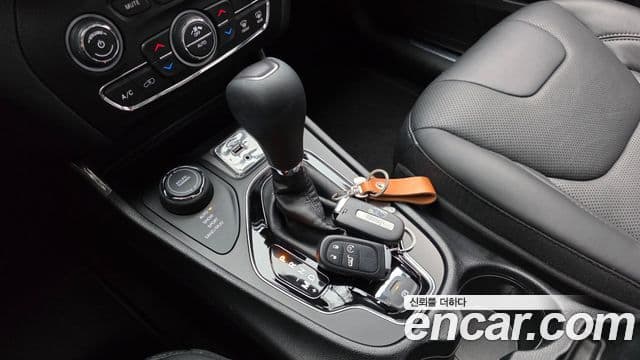 Jeep Cherokee 2020 — ფოტო 9/20
