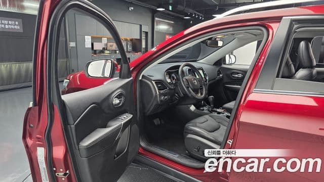 Jeep Cherokee 2020 — ფოტო 11/20