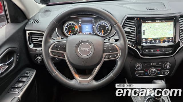Jeep Cherokee 2020 — ფოტო 13/20