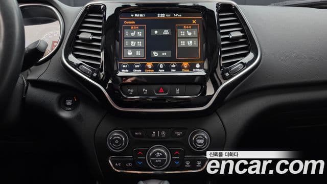Jeep Cherokee 2020 — ფოტო 14/20