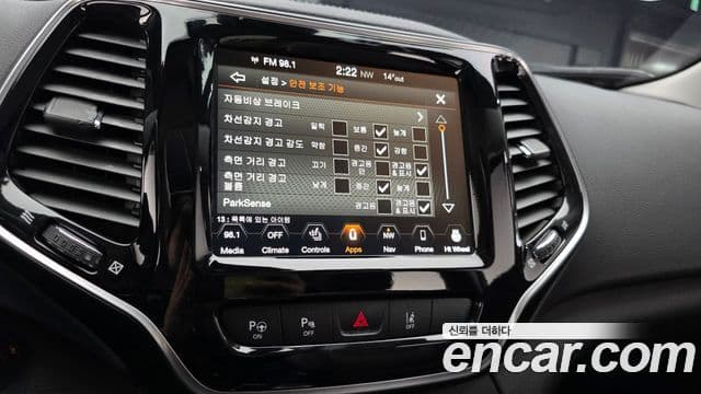 Jeep Cherokee 2020 — ფოტო 15/20