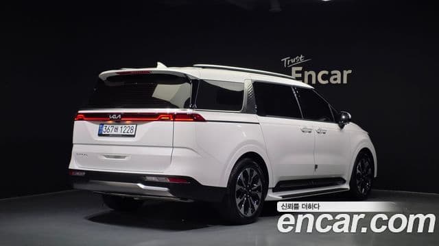 Kia Carnival 2021 — Фото 2/20
