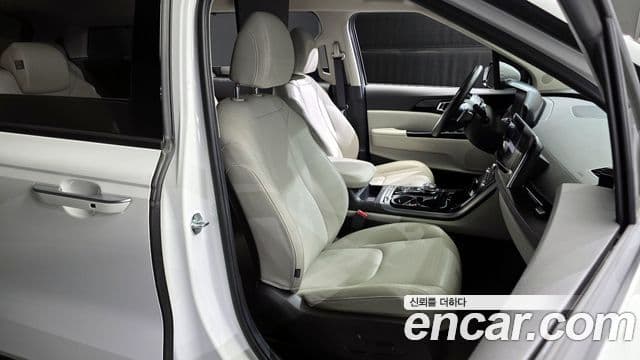 Kia Carnival 2021 — Фото 12/20