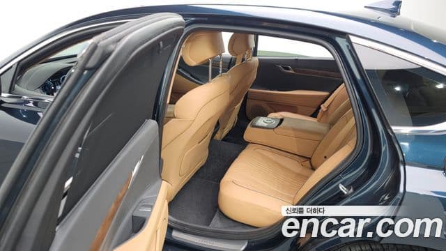 Genesis Electrified G80 2022 — ფოტო 13/20