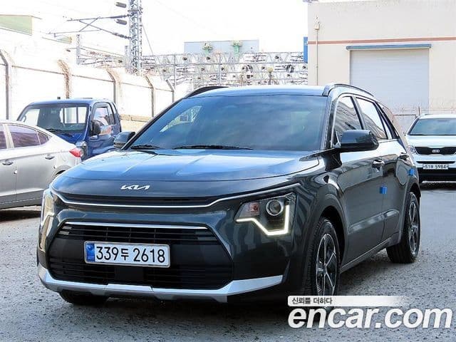 Kia Niro 2022 — Фото 1/20